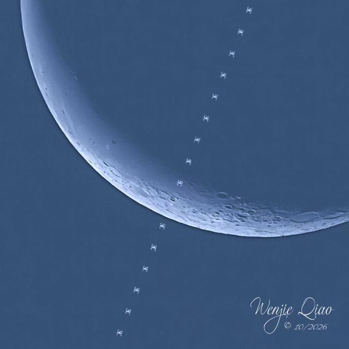 Estación Espacial China cruzando la Luna: capturada con Auto Shoot de PlanIt Earth.